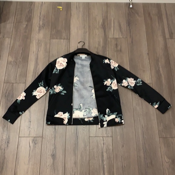 Zip up jacket with flower design all around - Picture 1 of 2